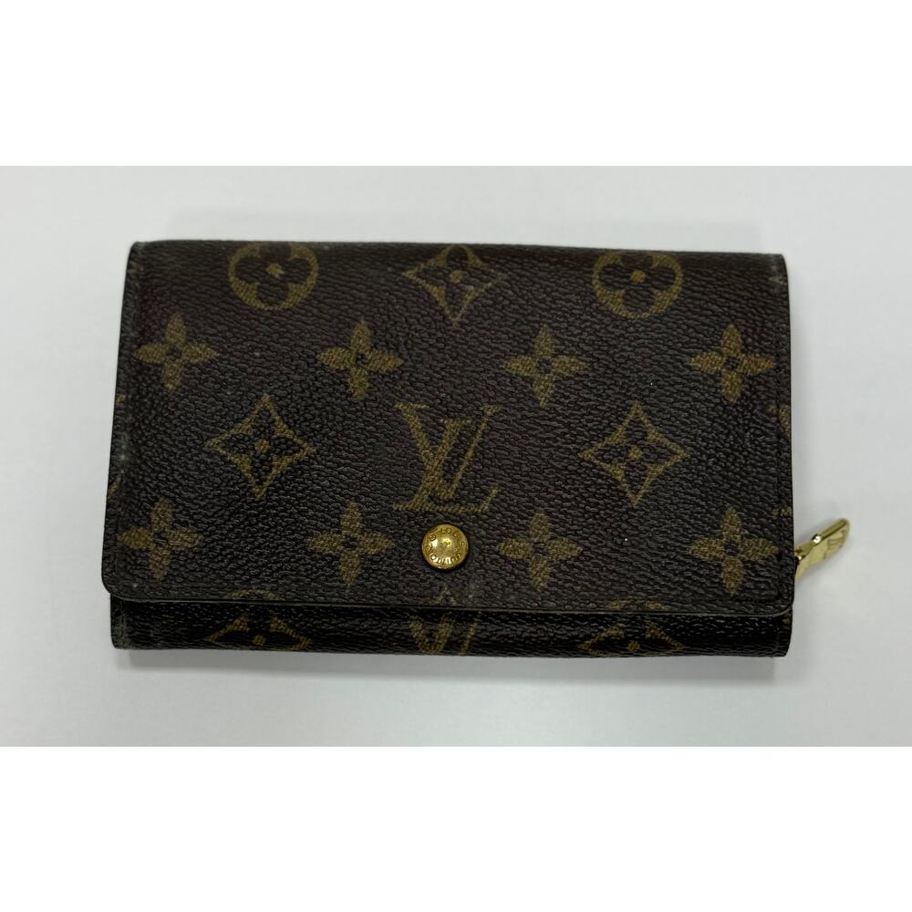Authentic Louis Vuitton Monogram Porte Monnaie Tresor Wallet. p50